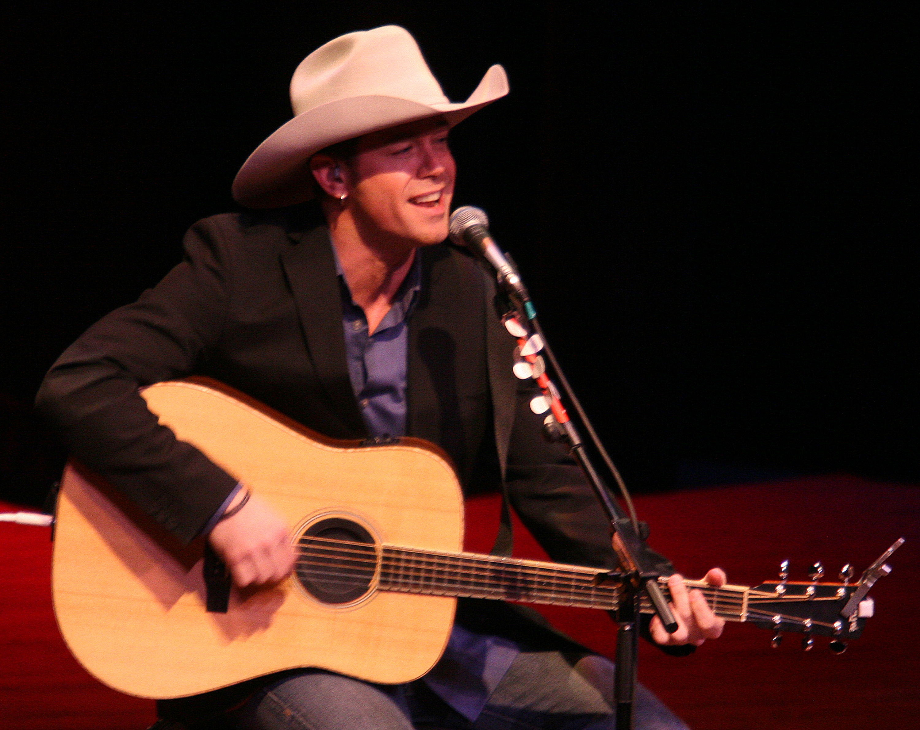 https://0901.nccdn.net/4_2/000/000/06b/a1b/aaron-pritchette2.jpg