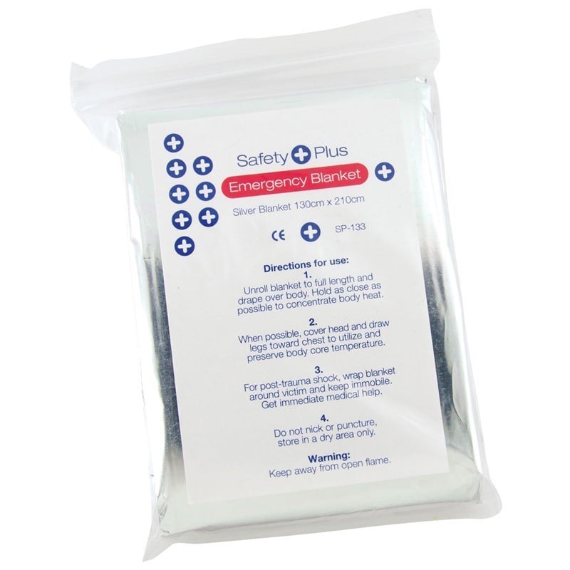 Black and white trucker hat with 'GOSIGN BRAND' text, displayed in front of shelves with various bottles and products.