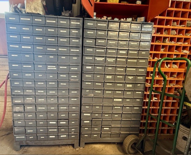 Hydraulic fittings and inserts all sorted by size.