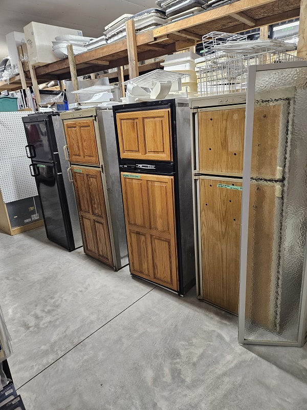 https://0901.nccdn.net/4_2/000/000/06b/a1b/used-fridges.jpg