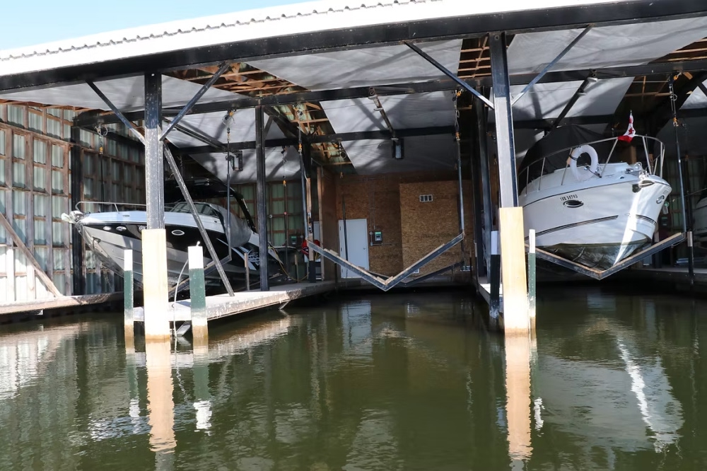 https://0901.nccdn.net/4_2/000/000/06c/bba/boat-houses_3--big-photo-.jpg