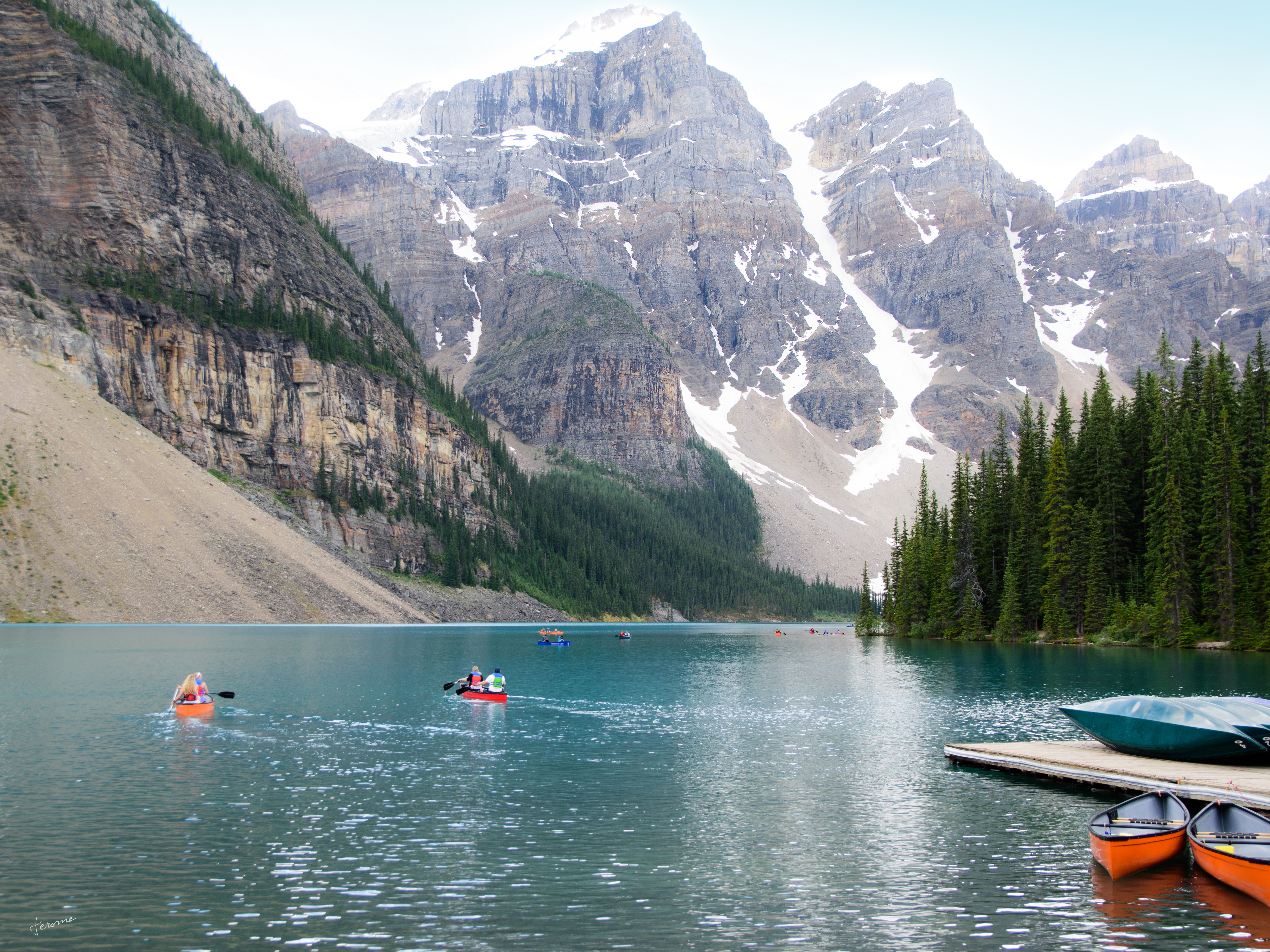 https://0901.nccdn.net/4_2/000/000/06c/bba/canoes-at-morain-lake-bc.jpg