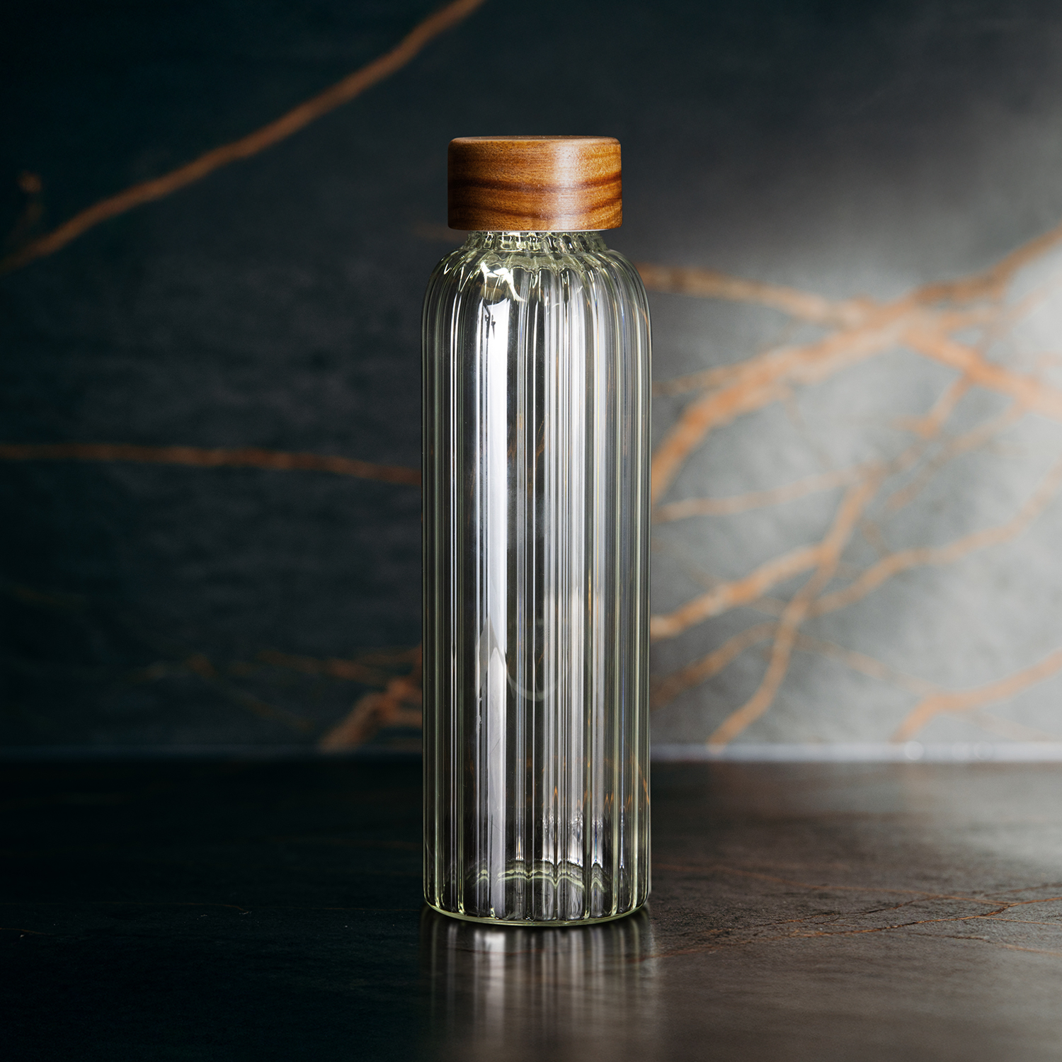 https://0901.nccdn.net/4_2/000/000/071/260/127436-6-linear-glass-bottle.jpg