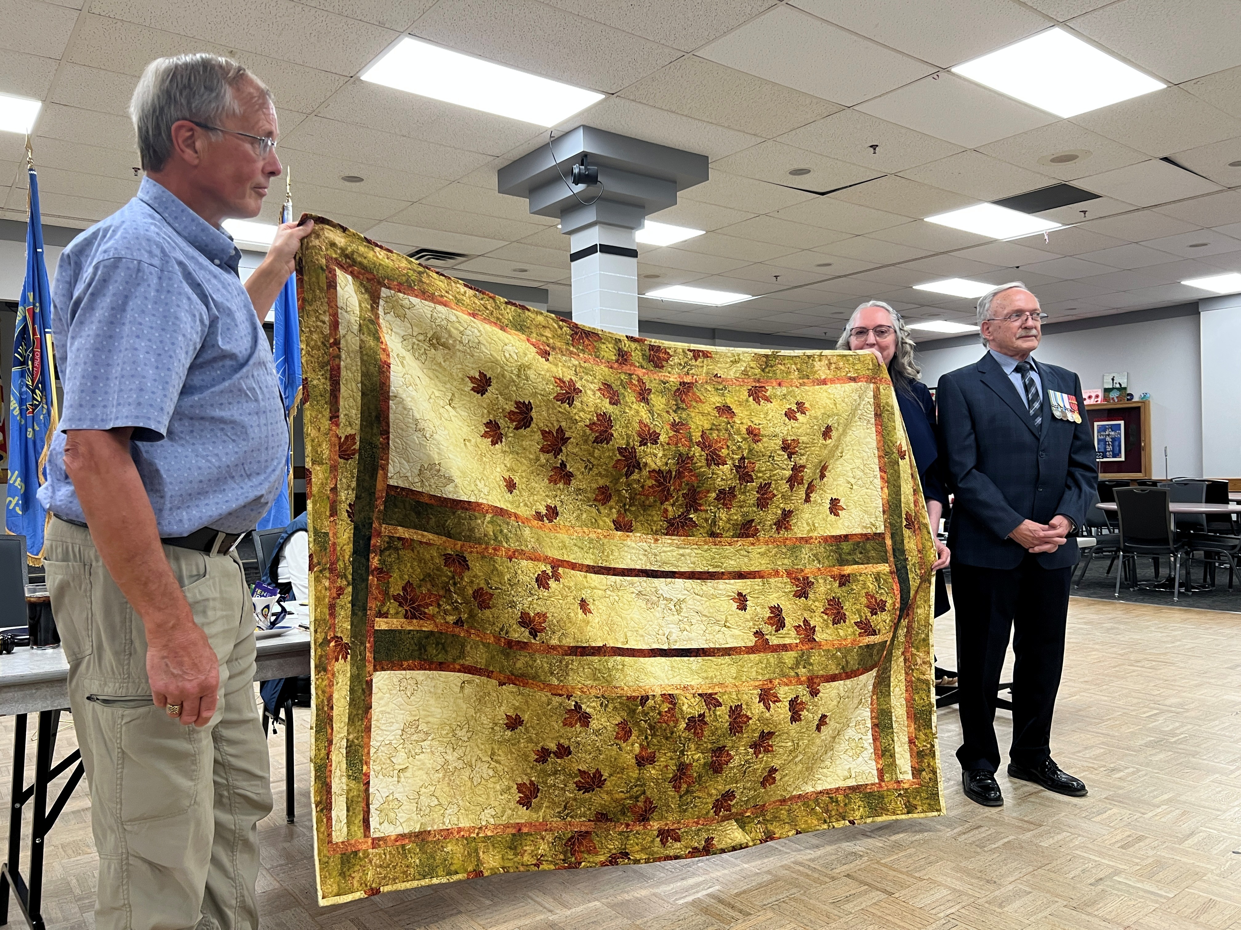 https://0901.nccdn.net/4_2/000/000/071/260/5-quilt-presentation-to-paul-sherman.jpg