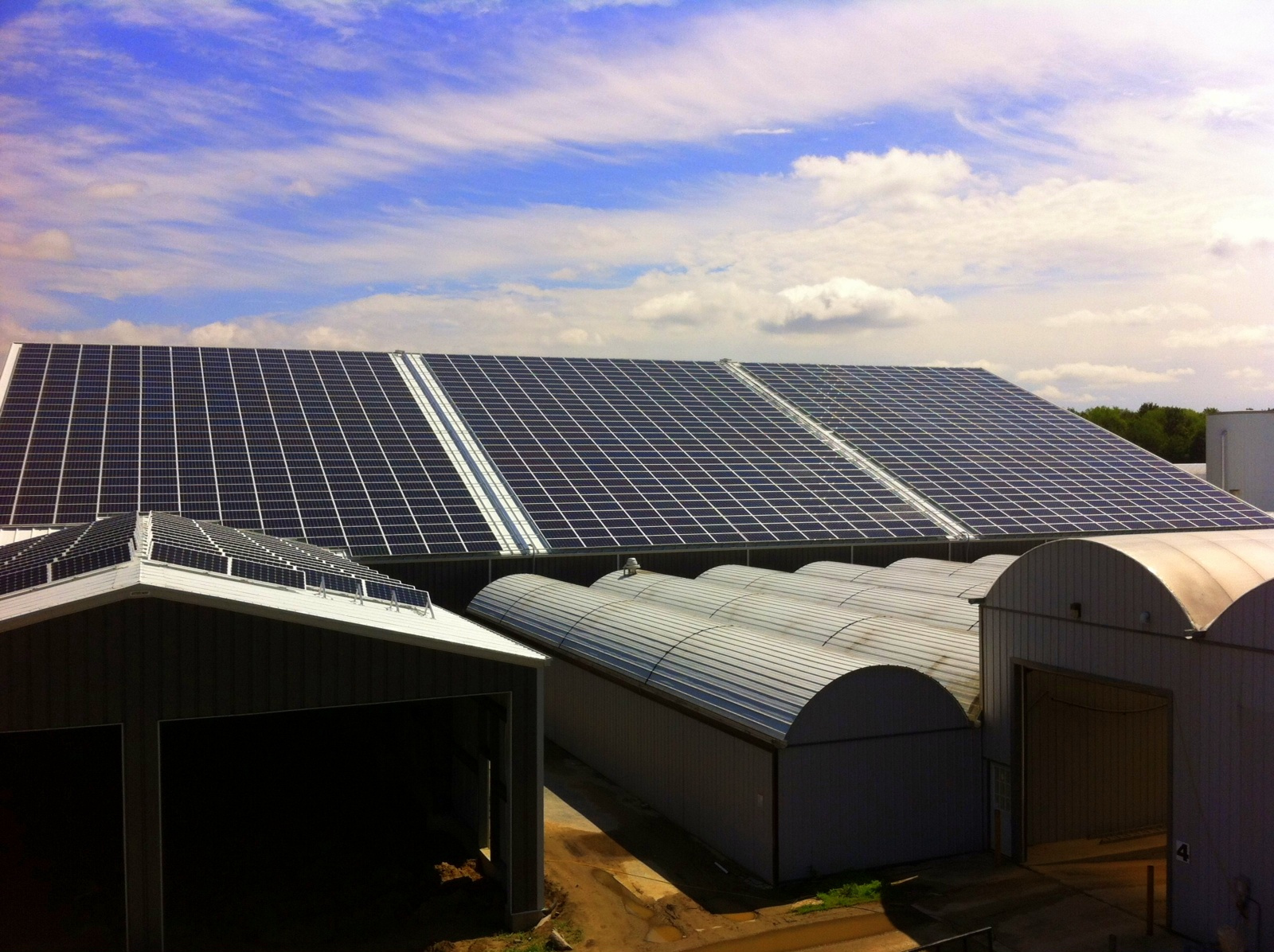 https://0901.nccdn.net/4_2/000/000/071/260/8157-Innadale-Rd-Mount-Bridges-ON-300kWp-1600x1196.jpg