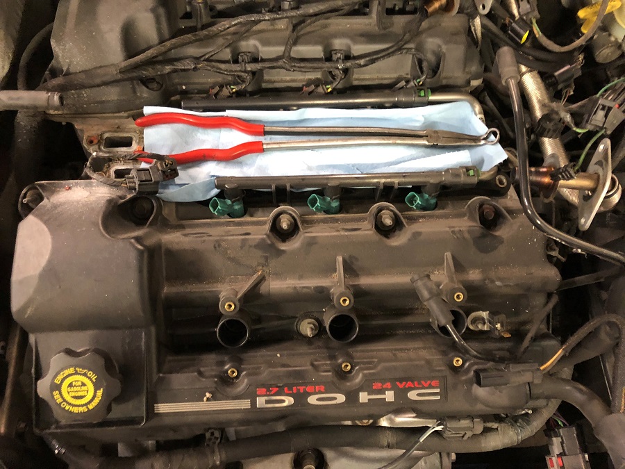 Chryser 2.7L intake removed
