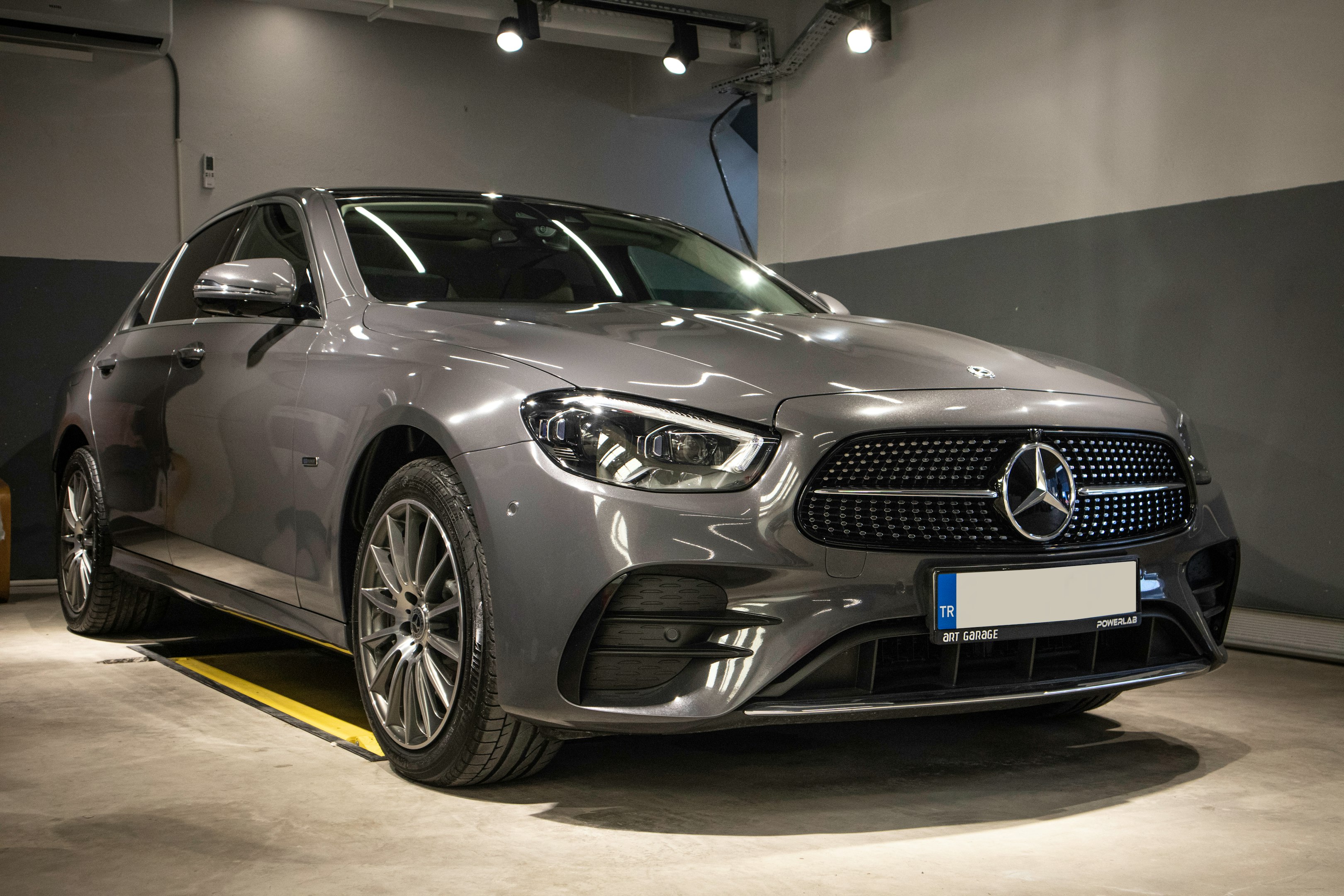 a silver mercedes benz benz benz benz benz benz benz benz benz benz benz benz benz