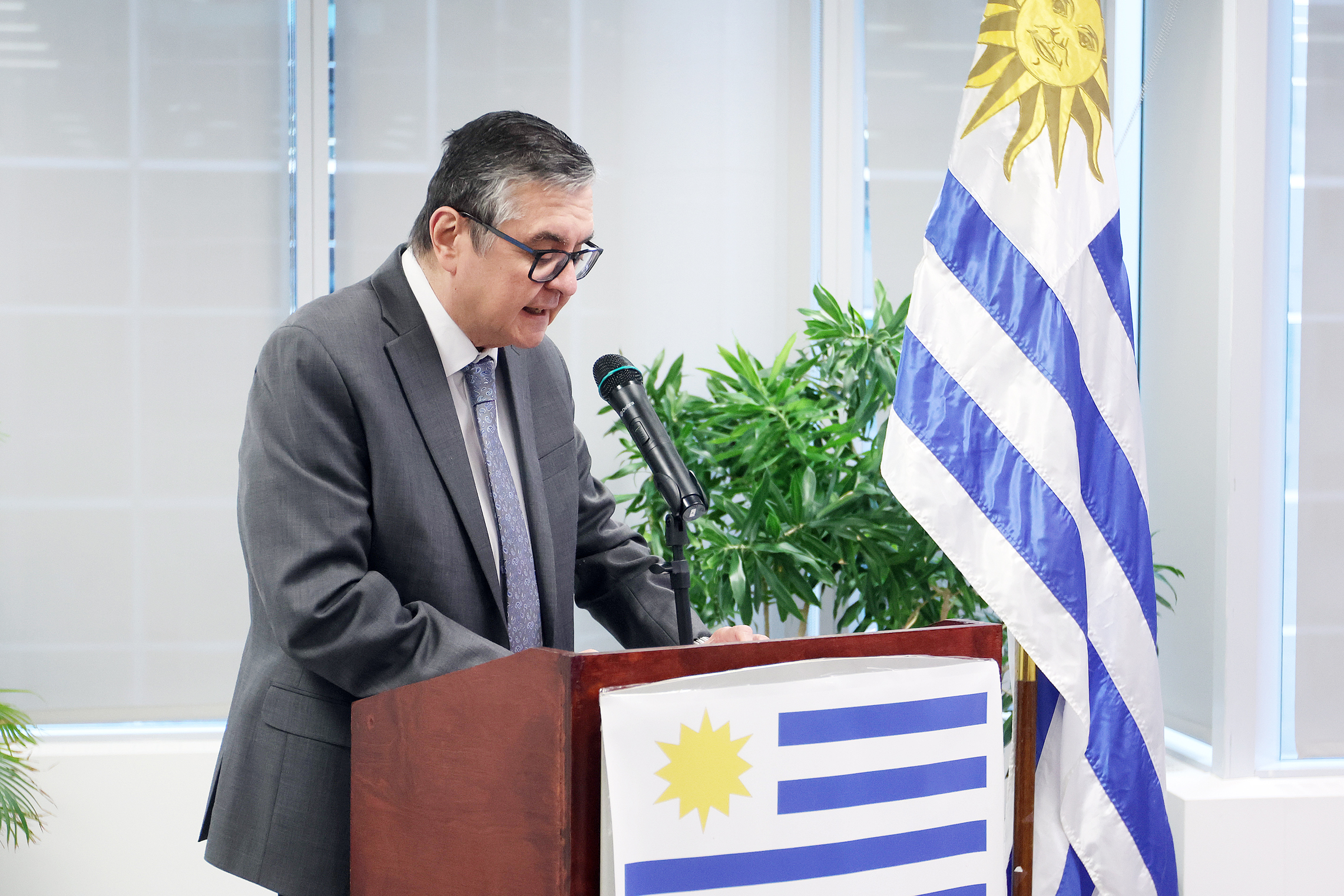martes 23 de abril de 2024, Side Event Uruguay INC-4