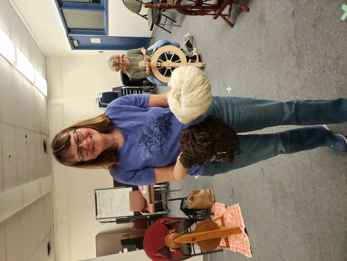 Shelley showing us her handspun  from the fleece she washed and prepped.