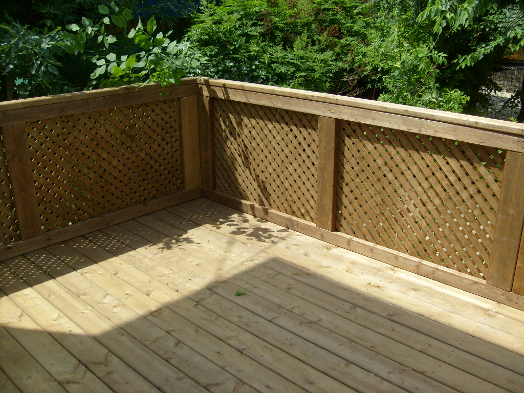 https://0901.nccdn.net/4_2/000/000/076/de9/Deck-with-Lattice02.JPG