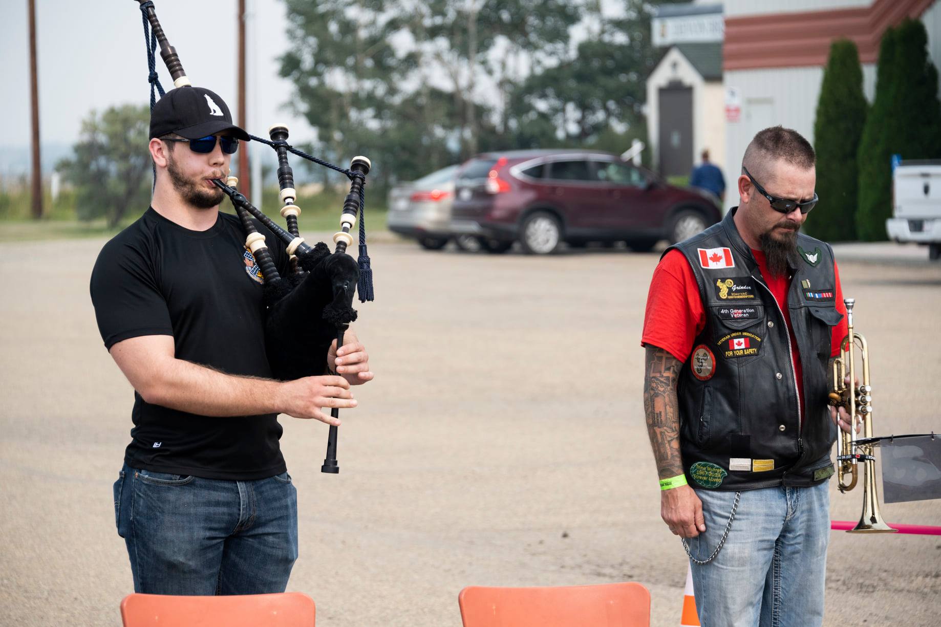 https://0901.nccdn.net/4_2/000/000/076/de9/bagpiper-and-trumpeter.jpg