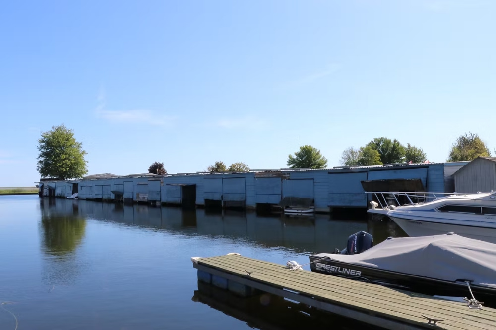 https://0901.nccdn.net/4_2/000/000/076/de9/boat-houses_2--big-photo-.jpg