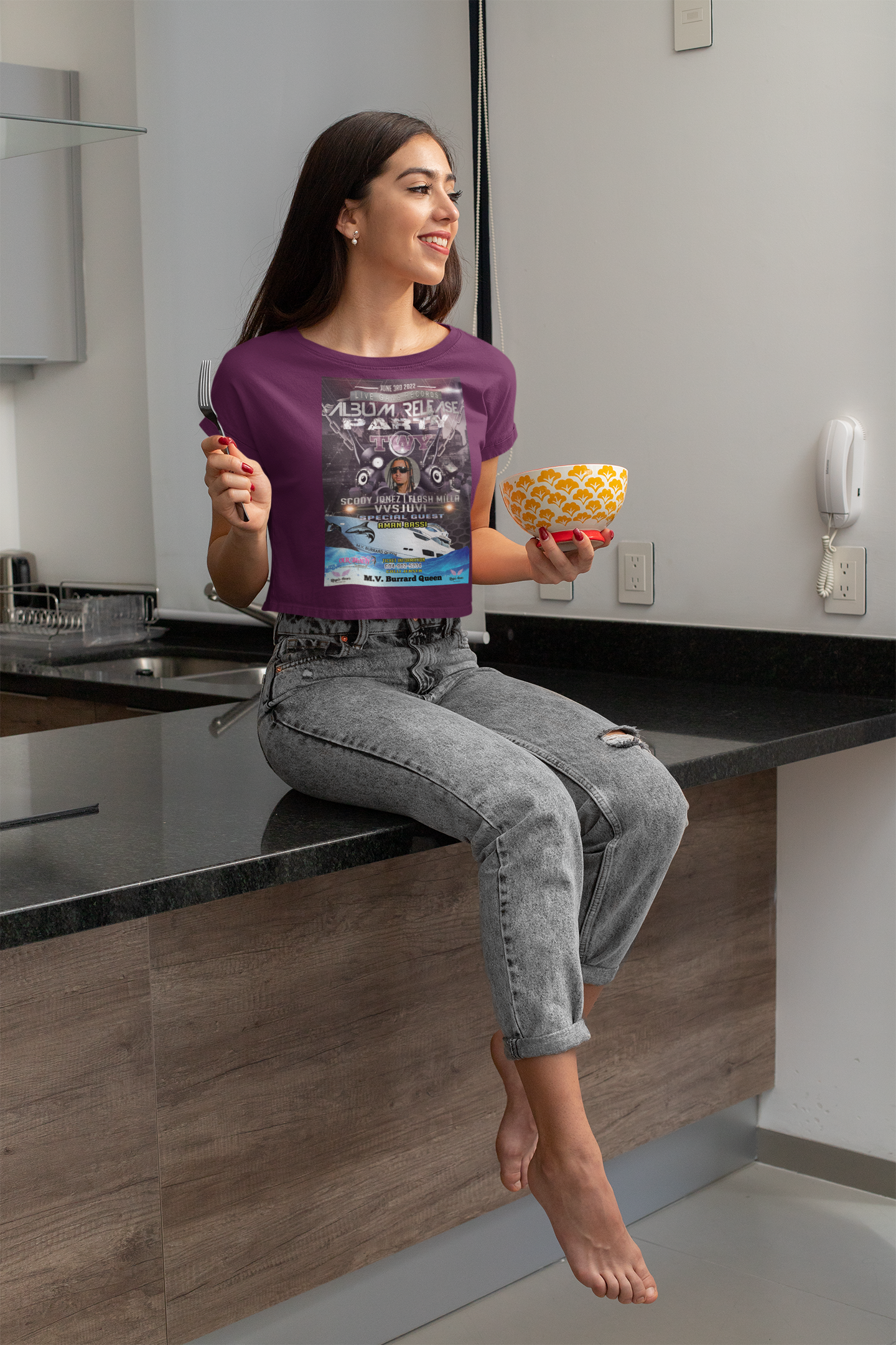 https://0901.nccdn.net/4_2/000/000/076/de9/crop-top-mockup-of-a-young-woman-eating-a-healthy-breakfast-3275.png