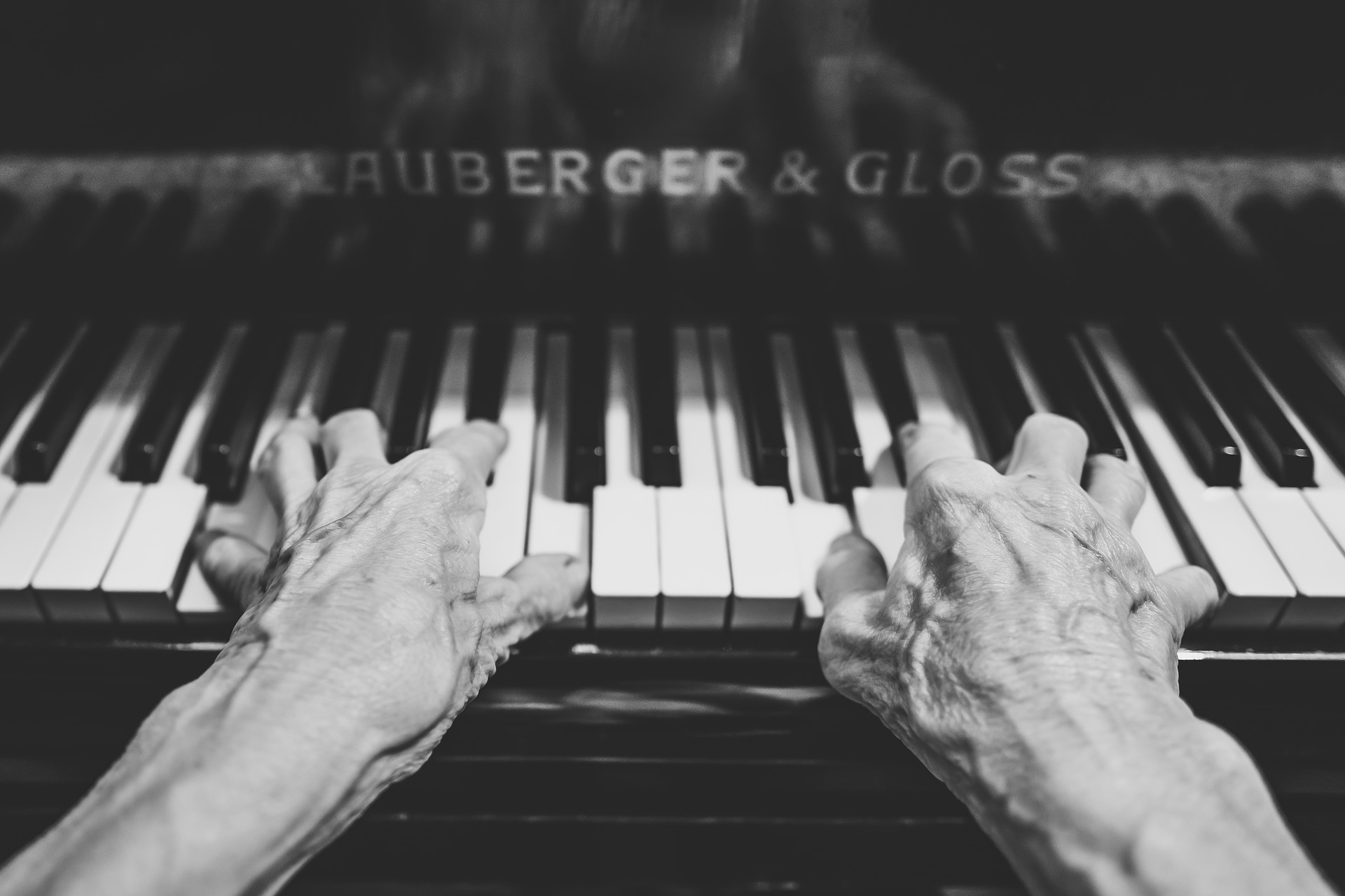 Le pianiste actionne le mécanisme