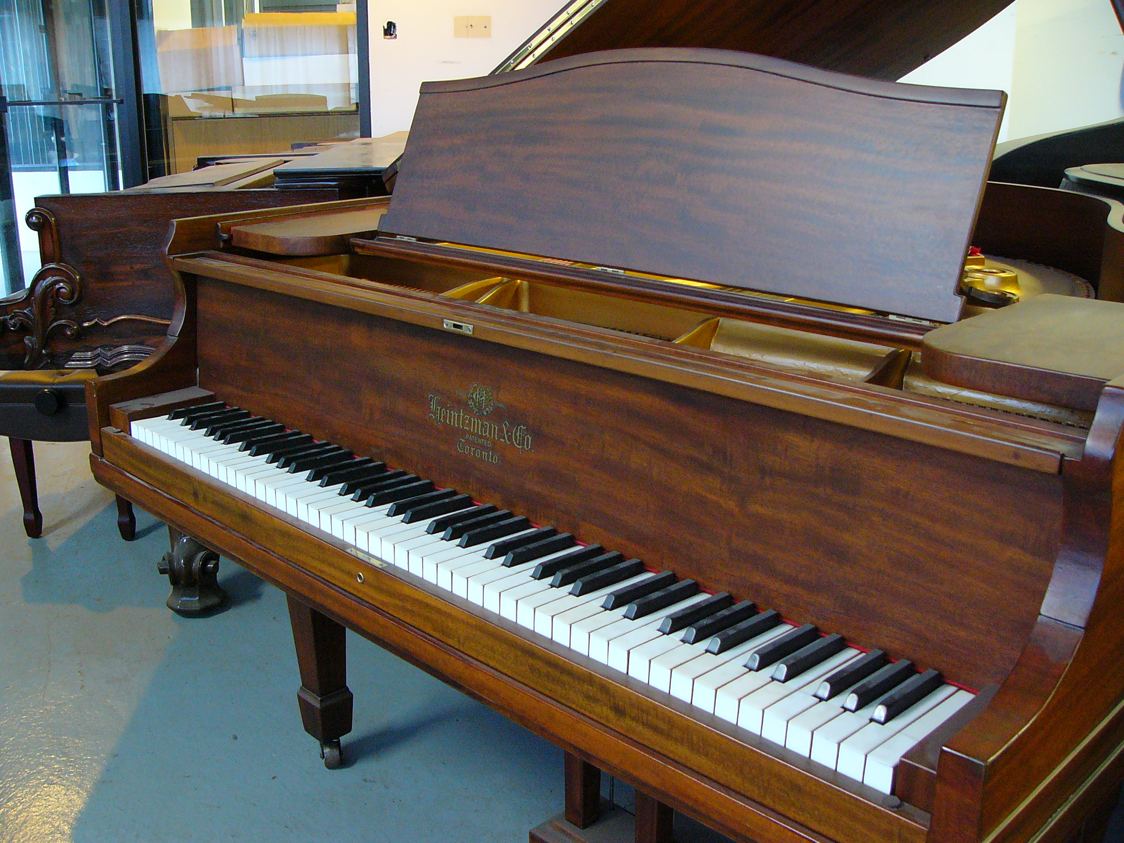 https://0901.nccdn.net/4_2/000/000/076/de9/heintzman-grand-brown-wood.JPG