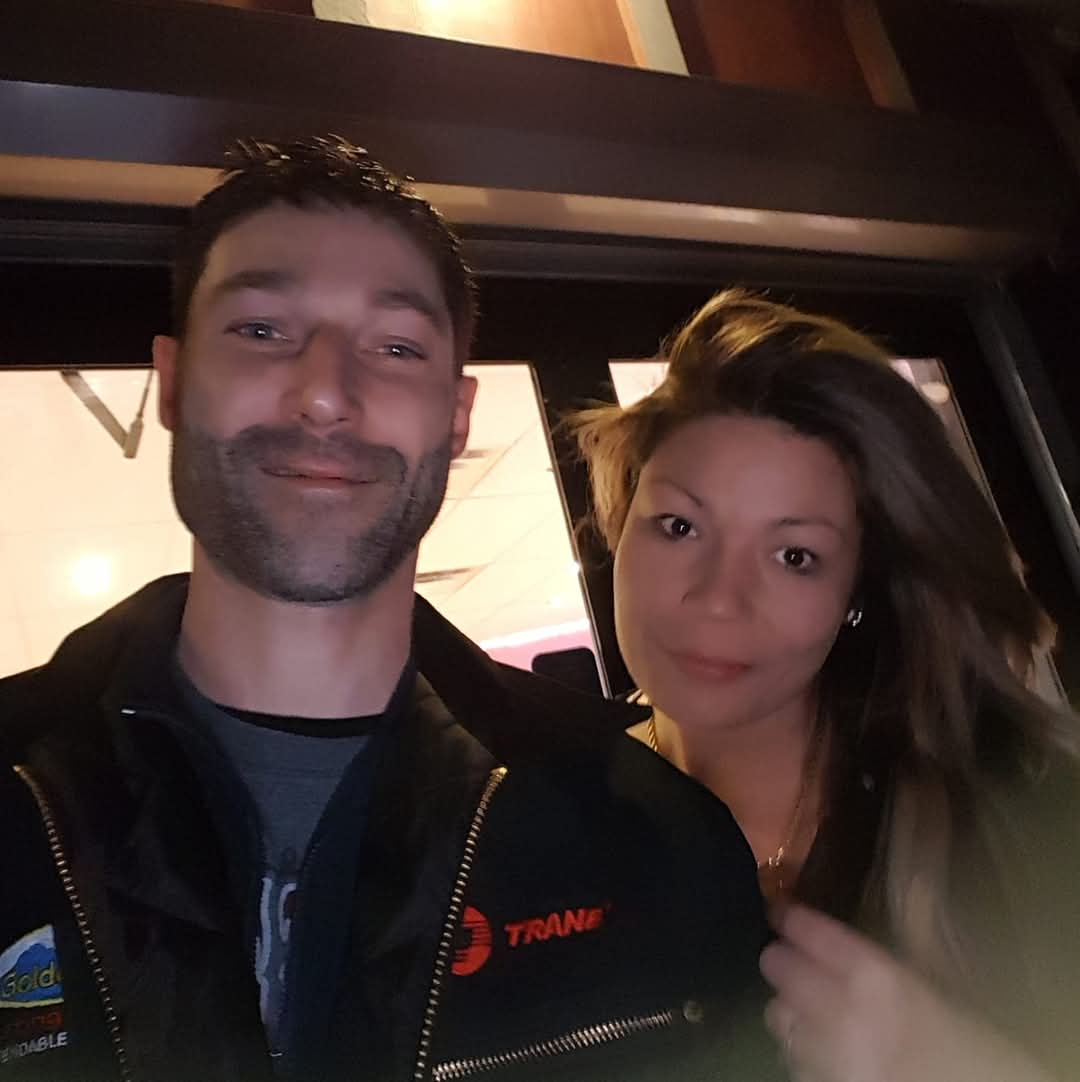 men's white crew-neck shirt