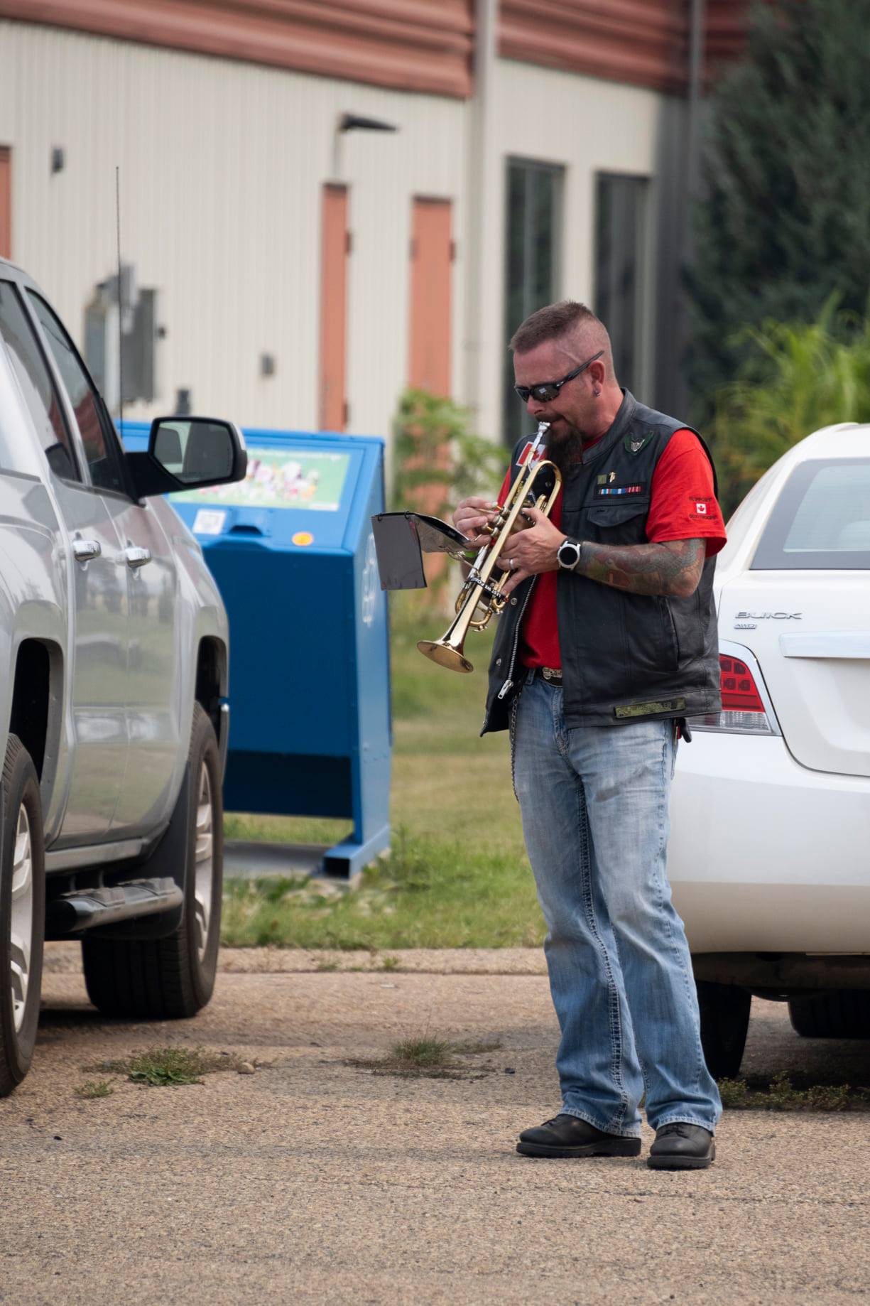 https://0901.nccdn.net/4_2/000/000/076/de9/trumpeter-practising.jpg