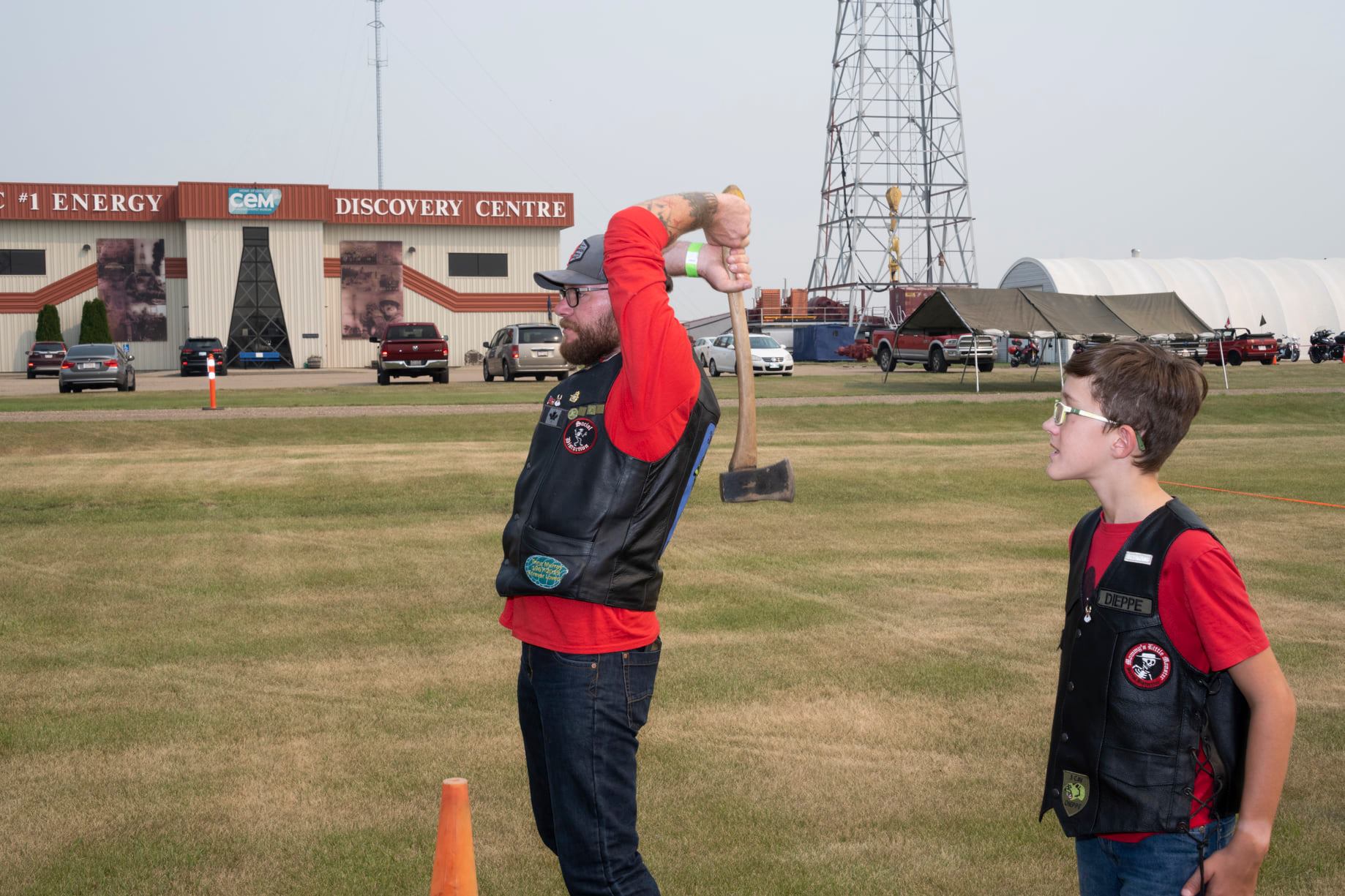 https://0901.nccdn.net/4_2/000/000/078/264/axe-throwing.jpg