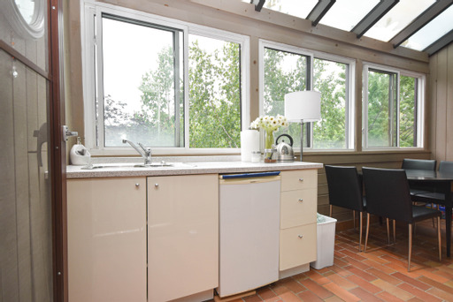 https://0901.nccdn.net/4_2/000/000/079/c81/brown-3rd-floor-solarium.jpg