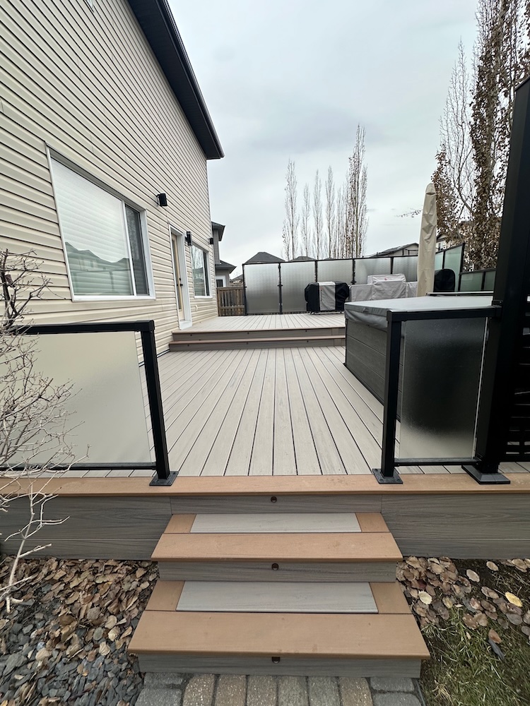 https://0901.nccdn.net/4_2/000/000/079/c81/calgary-decking-trex26.jpg