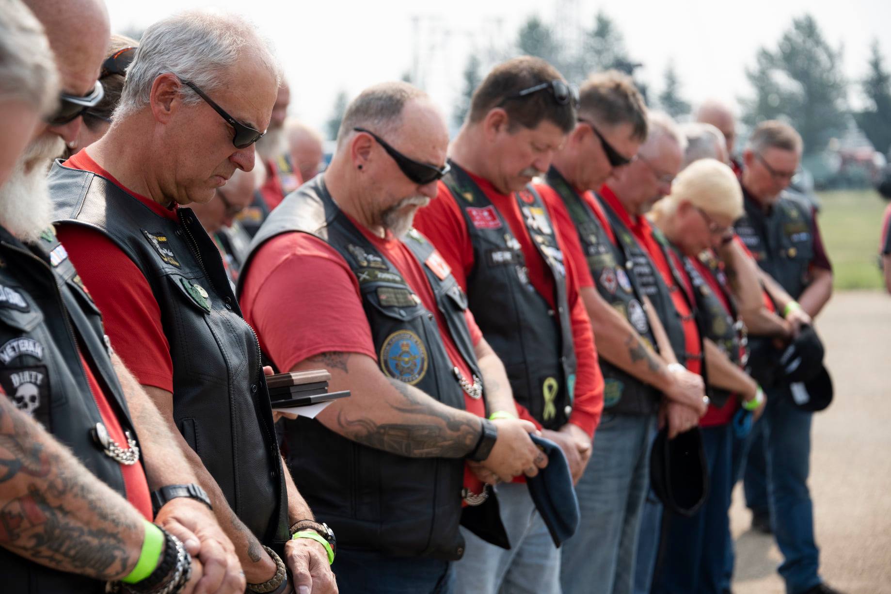 https://0901.nccdn.net/4_2/000/000/079/c81/national-bowing-their-heads.jpg