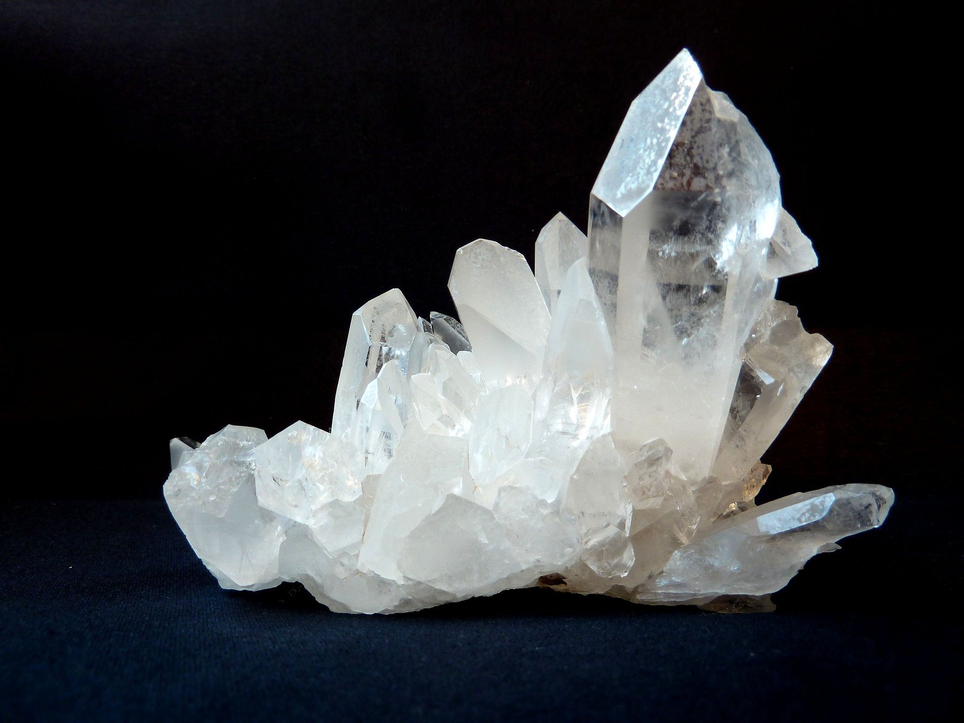https://0901.nccdn.net/4_2/000/000/079/c81/rock-crystal-1603480_1920.jpg