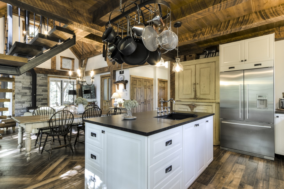 https://0901.nccdn.net/4_2/000/000/079/c81/timber-frame-interior_707.jpg