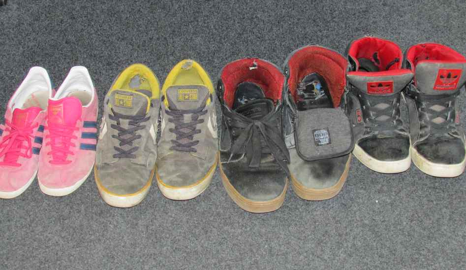 À qui les chaussures??? À qui les chaussures???