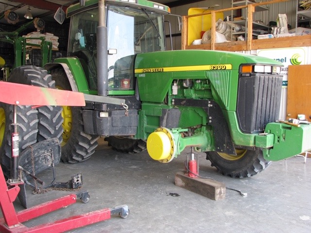 https://0901.nccdn.net/4_2/000/000/07d/95b/john-deere-tractor.jpg