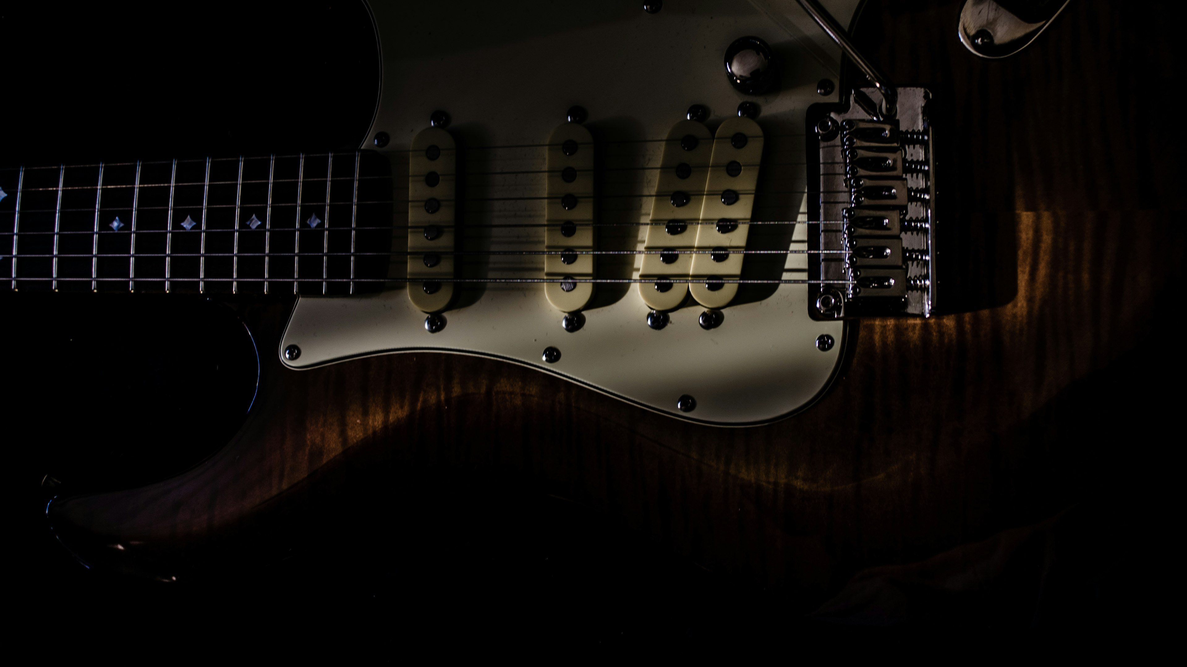 brown and white electric guitar