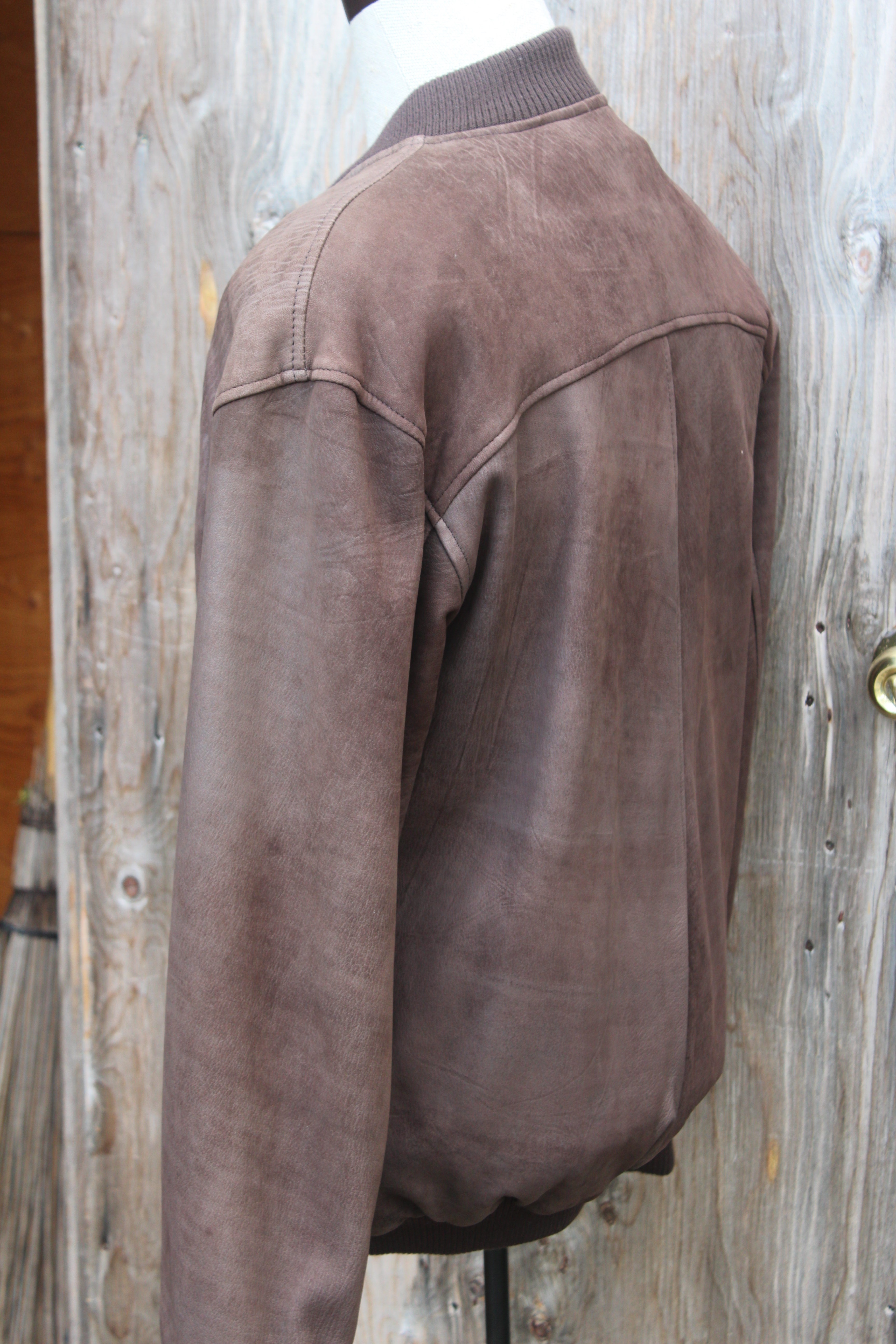 Mens Bomber in Naked Brown, (available in Classic Brown, Classic Black, Naked Black)- $225.00
Bainton's Tannery
Style #: 03