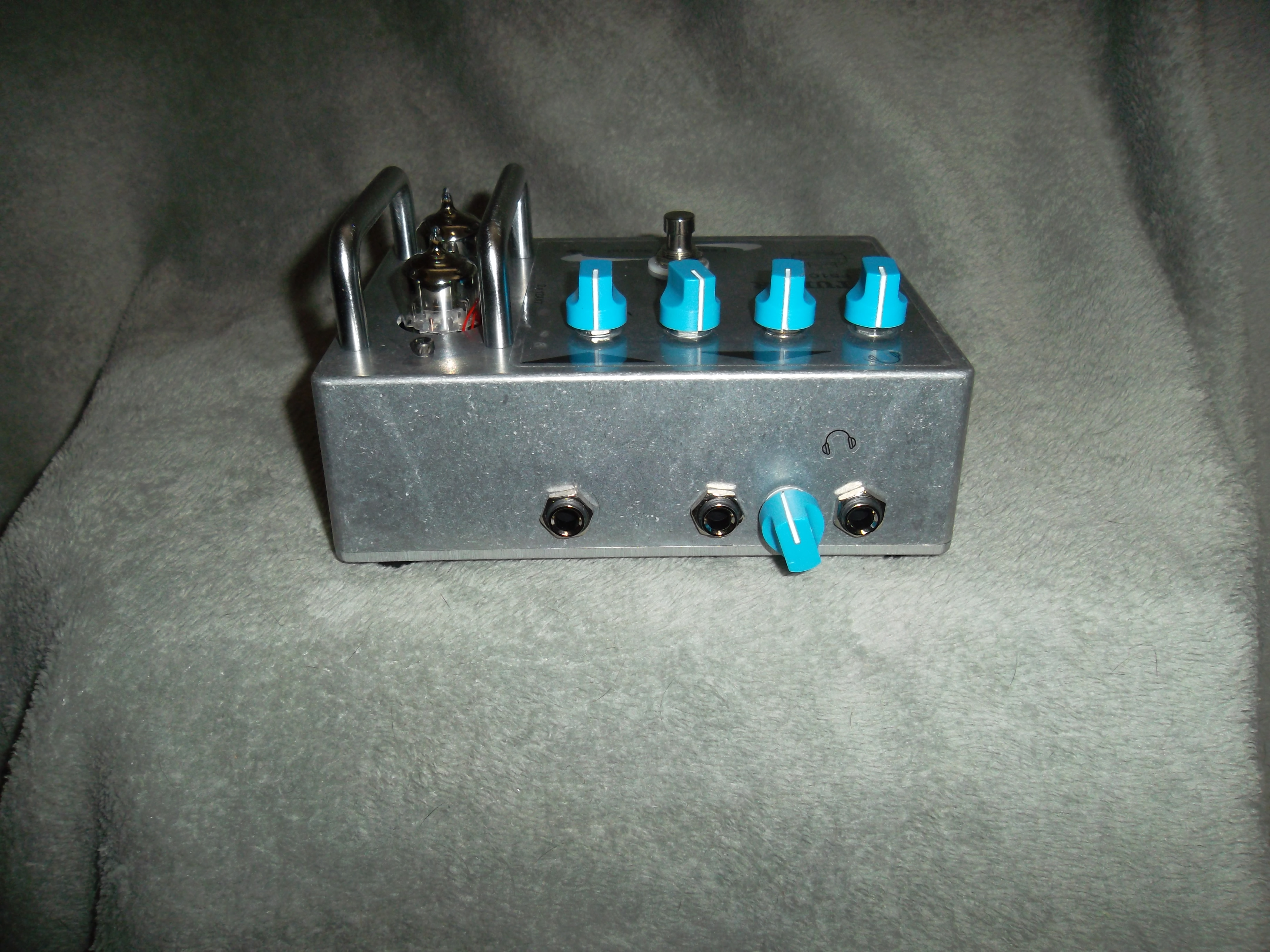 TUBER FS1C+M rear panel showing input and output jacks, headphone jack (TRS) and headphone output level control 