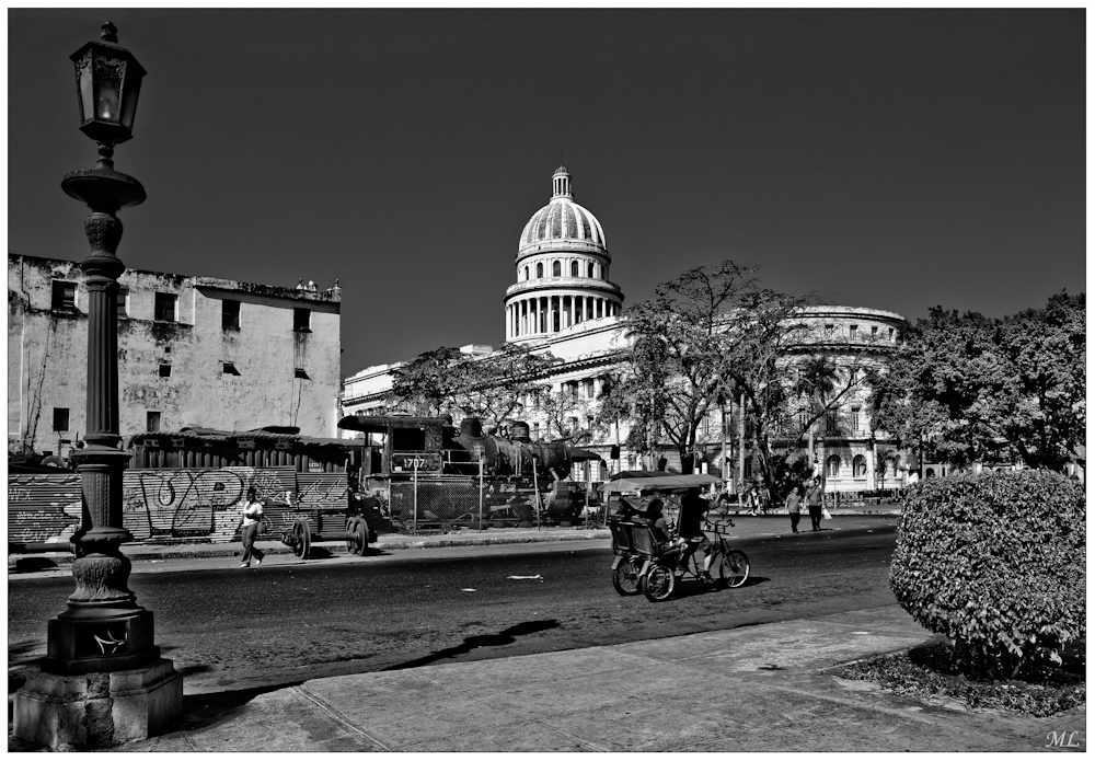 Le Capitole et sa cour
à scrap d'un ancien
musée ferroviaire
Havane - Mars 2011