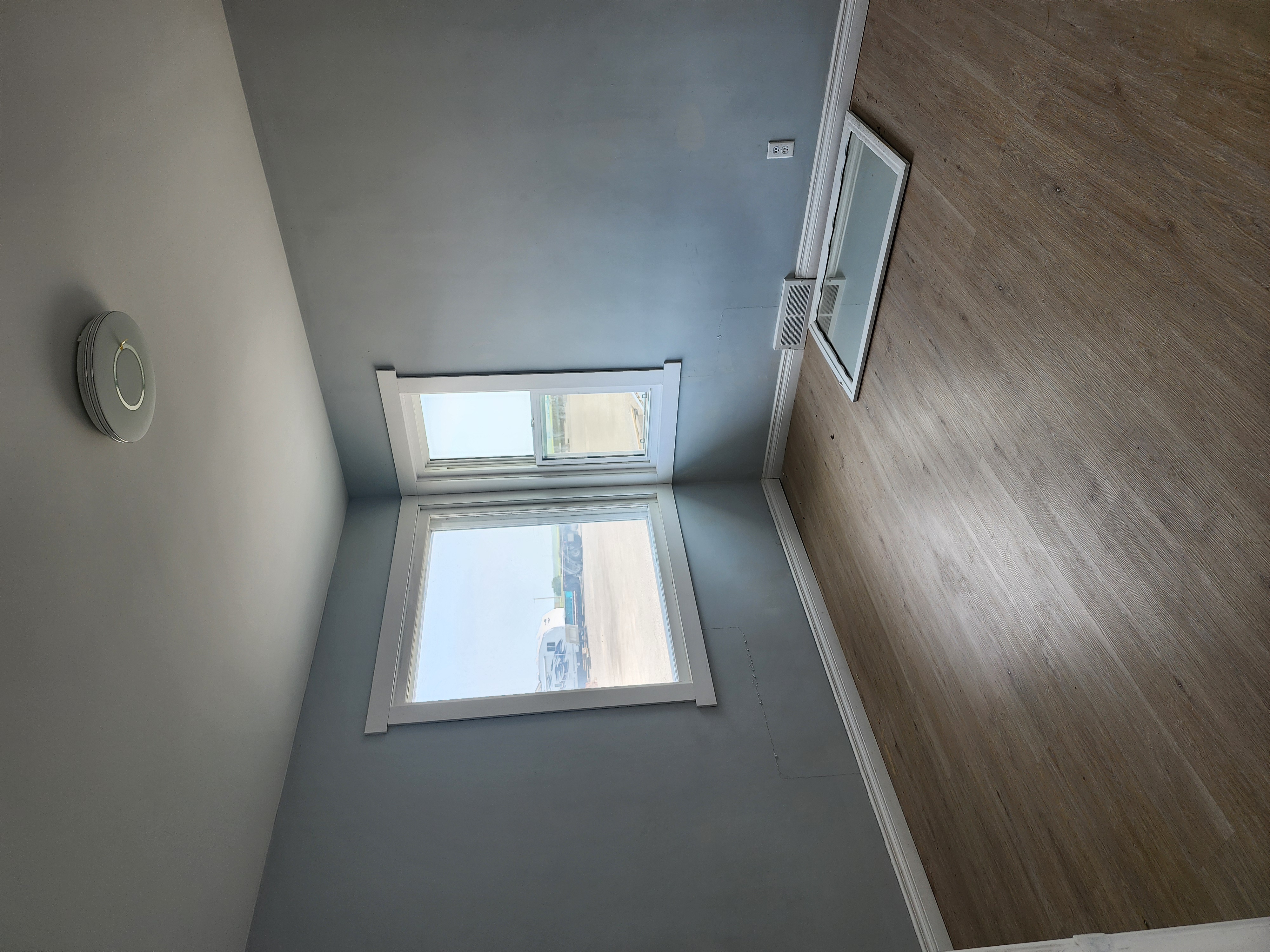 https://0901.nccdn.net/4_2/000/000/081/4ce/bedroom1.jpg