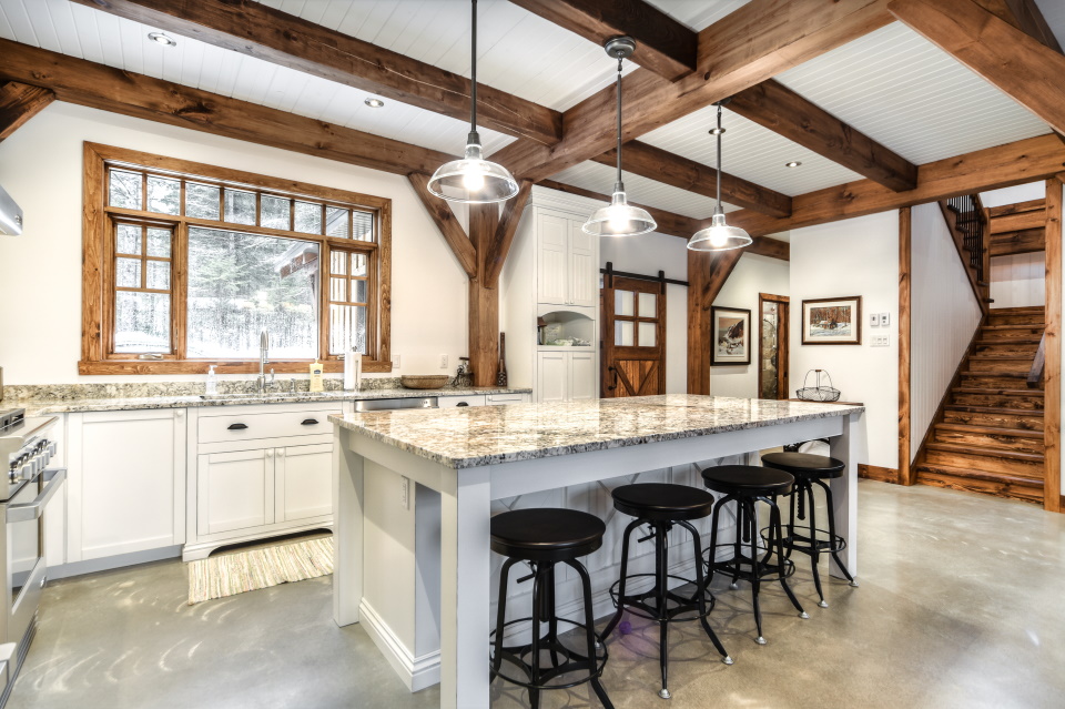https://0901.nccdn.net/4_2/000/000/081/4ce/timber-frame-interior_720.jpg