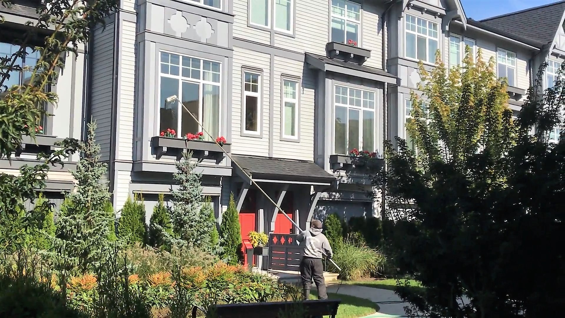 Brush washing windows