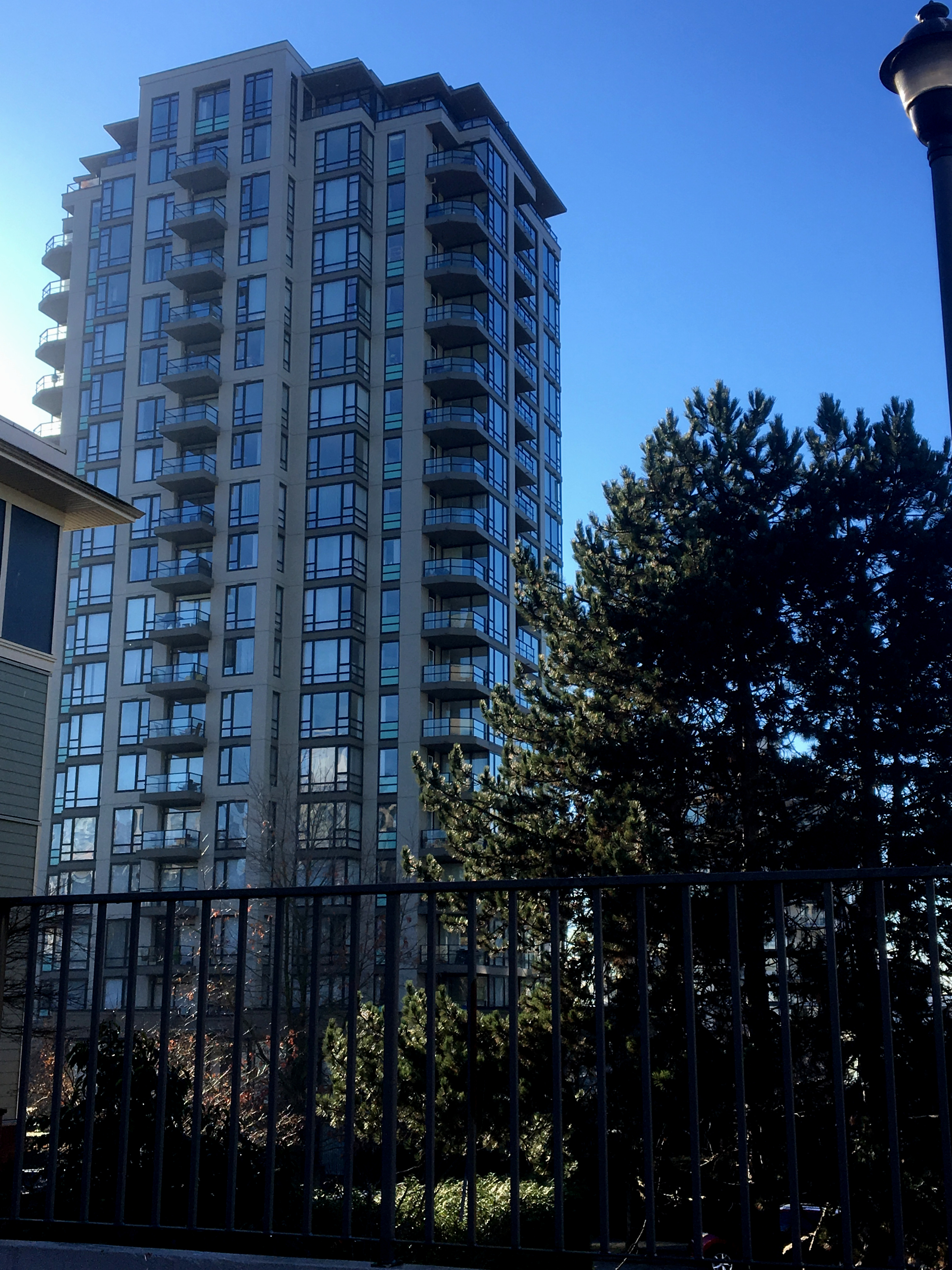 Sky Tower - 151 2nd St. North Vancouver