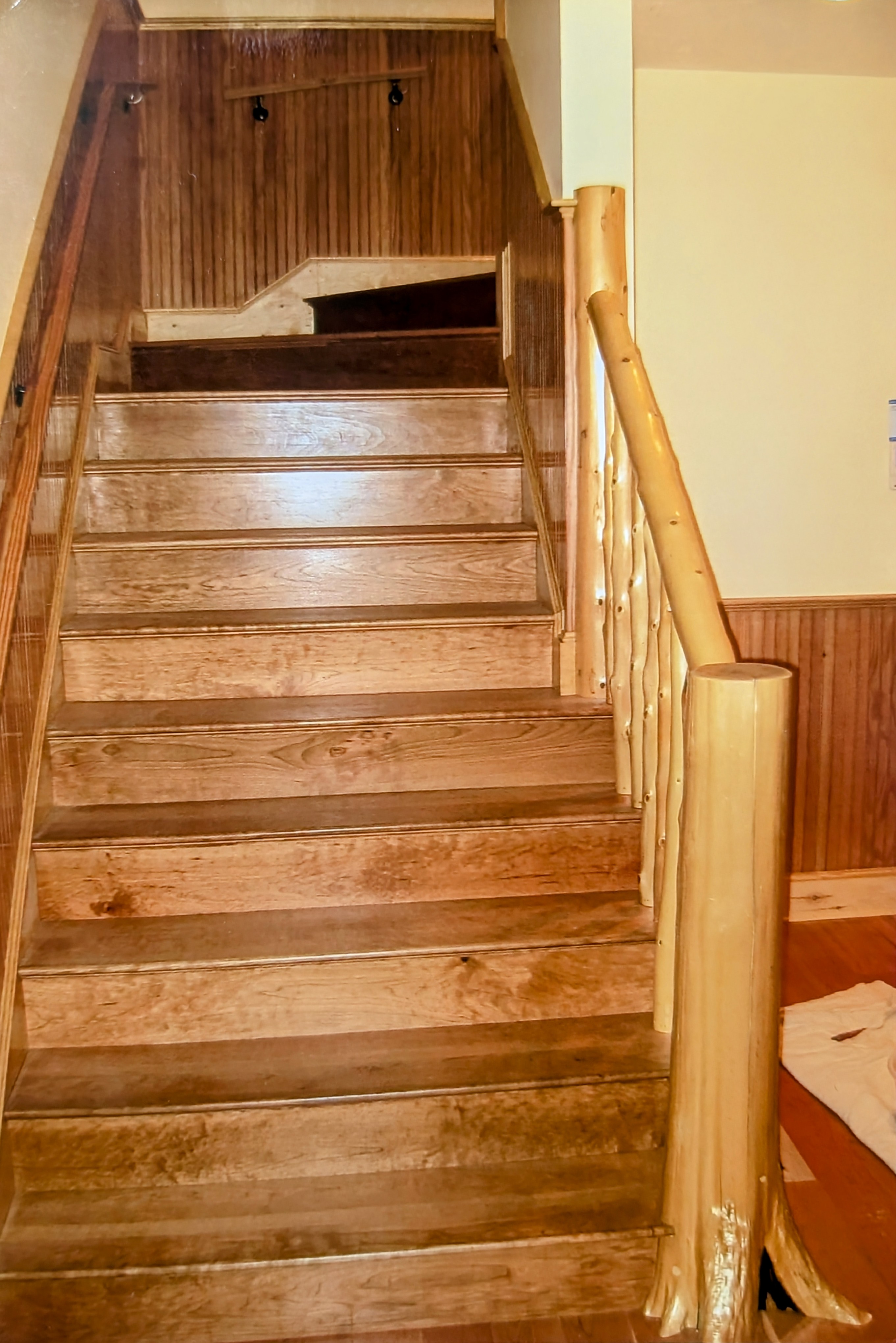 https://0901.nccdn.net/4_2/000/000/082/8ea/adirondack_stair-front-view.jpg
