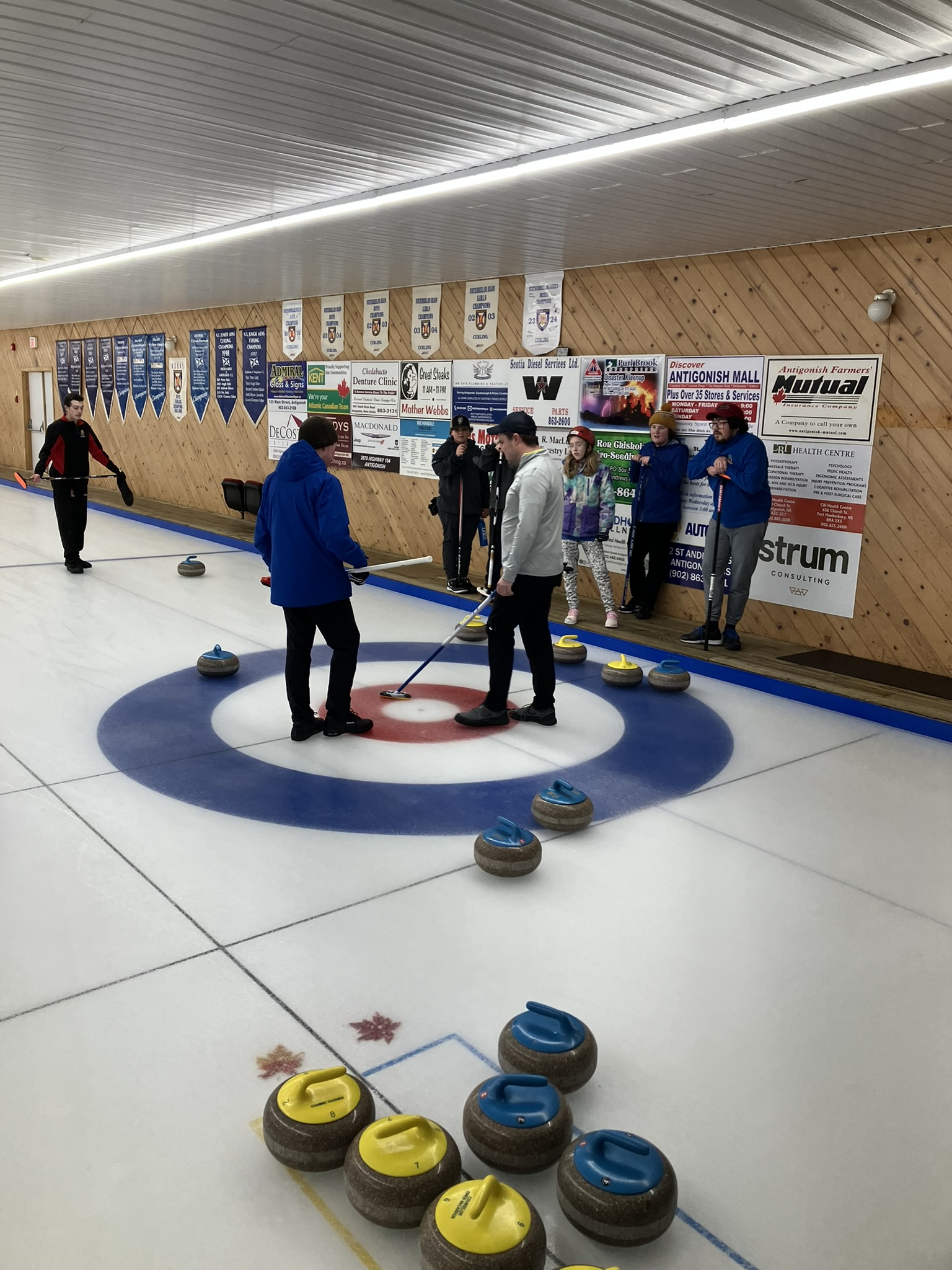 Deciding the score in end 4 (yellow scored 1)