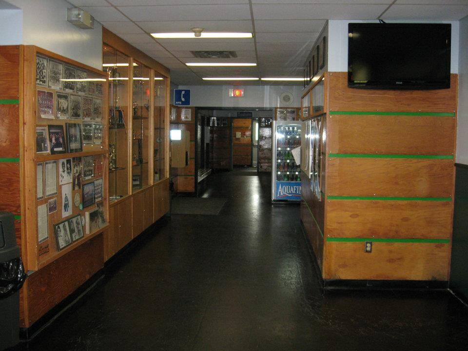 https://0901.nccdn.net/4_2/000/000/085/cf0/hallway-960x720.jpg