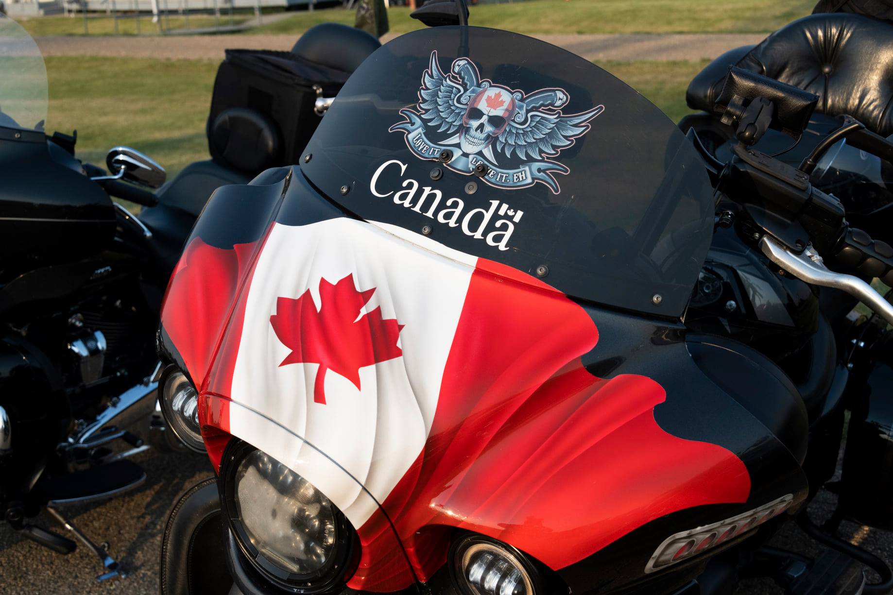 https://0901.nccdn.net/4_2/000/000/087/bd5/bike-with-canadian-flag.jpg