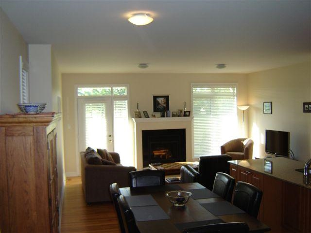 https://0901.nccdn.net/4_2/000/000/08a/06d/manohill-first-floor.jpg